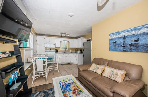 Kitchen or kitchenette, Seating area