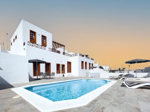 Property building, Patio, Day, Natural landscape, Pool view, Swimming pool, sunbed