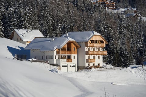 Property building, Facade/entrance, Winter