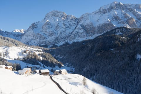 Facade/entrance, Winter, Mountain view