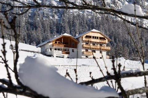 Property building, Facade/entrance, Winter