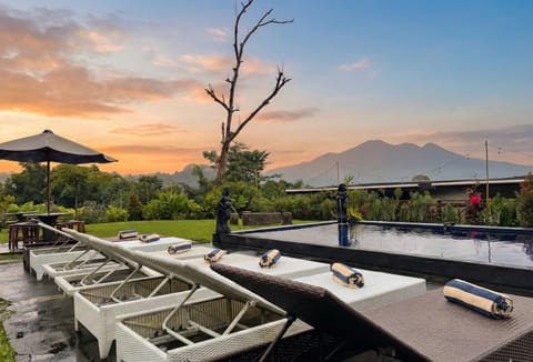Patio, Natural landscape, View (from property/room), Balcony/Terrace, Mountain view, Sunset, sunbed