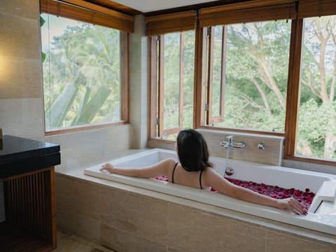 People, Natural landscape, Hot Tub, Bathroom, Bath