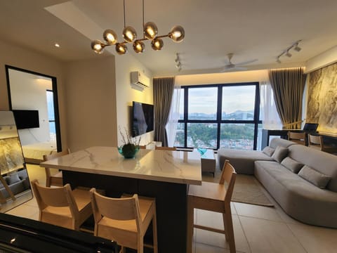 TV and multimedia, Living room, Seating area, Dining area