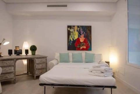 Amplio apto a 200m de Plaza de España, A/C WIFI Apartment in Centro