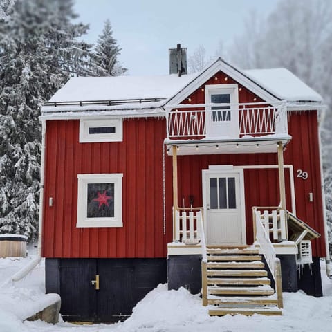 Property building, Natural landscape, Winter