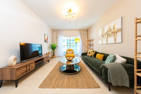 TV and multimedia, Living room, Seating area, Evening entertainment