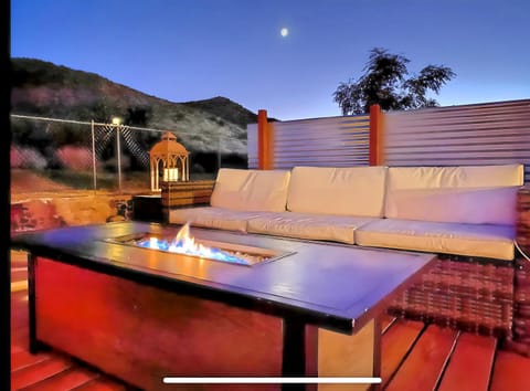 JT's Star Catcher Cabin - HOT TUB Cabin in Yucca Valley