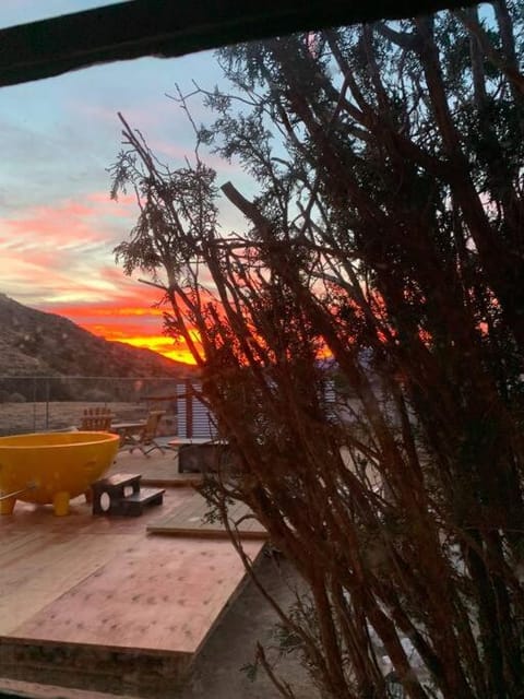 JT's Star Catcher Cabin - HOT TUB Cabin in Yucca Valley