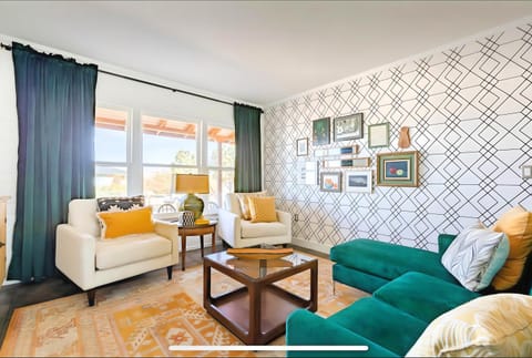 JT's Star Catcher Cabin - HOT TUB Cabin in Yucca Valley