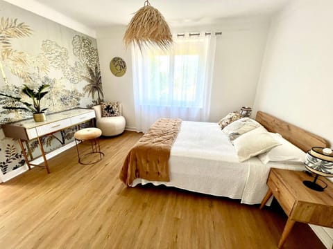 L ÂME VOYAGEUSE, Raffinée, 2-8 personnes, 15 min des plages House in Finistere