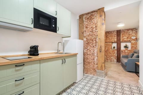 Nice flat in Lavapiés at street level S23C Apartment in Centro