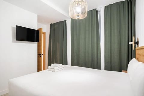 Nice flat in Lavapiés at street level S23C Apartment in Centro