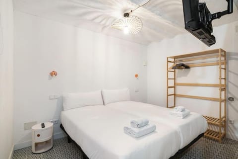 Nice flat in Lavapiés at street level S23C Apartment in Centro