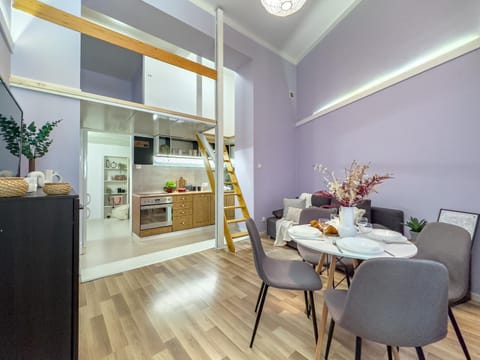 Kitchen or kitchenette, Living room, Seating area, Dining area, pet friendly, stove