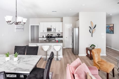 Kitchen or kitchenette, Seating area, Dining area, oven, stove