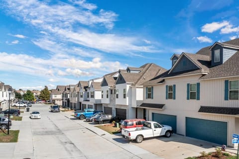 Neighbourhood, Street view