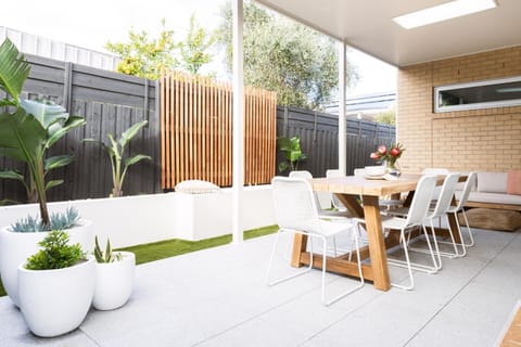 Property building, Balcony/Terrace, Evening entertainment, Entertainment