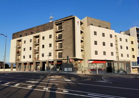 Property building, Day, Neighbourhood, Street view, Location