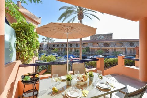 Balcony/Terrace, Dining area, Street view