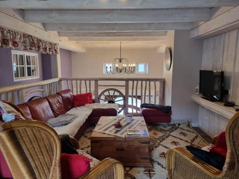 TV and multimedia, Seating area