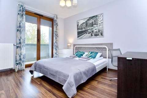 Bed, Living room