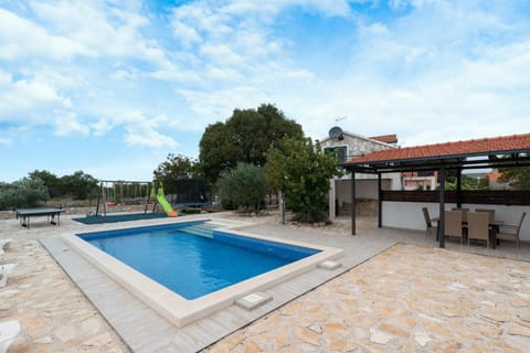 Villa Emanuel in Ljubitovica - Haus für 4-6 Personen Villa in Šibenik-Knin County, Croatia