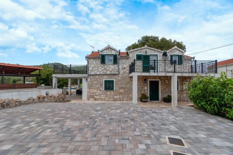 Villa Emanuel in Ljubitovica - Haus für 4-6 Personen Villa in Šibenik-Knin County, Croatia