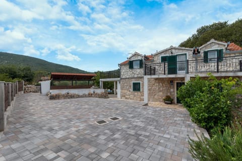 Villa Emanuel in Ljubitovica - Haus für 4-6 Personen Villa in Šibenik-Knin County, Croatia