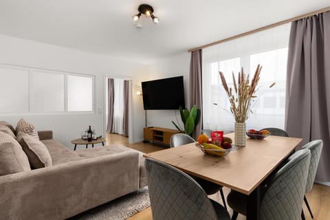 Communal lounge/ TV room, TV and multimedia, Living room, Seating area, Dining area, Evening entertainment