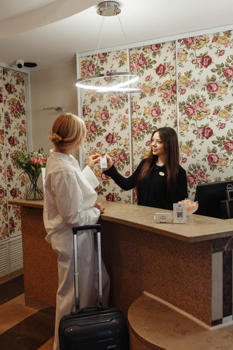 Staff, People, Lobby or reception, Other, Business facilities, Guests, group of guests