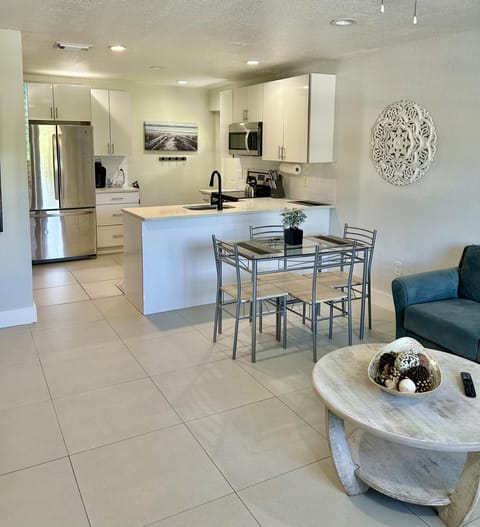Kitchen or kitchenette, Living room, Dining area, oven, stove