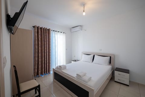 Bed, Bedroom, towels, air conditioner