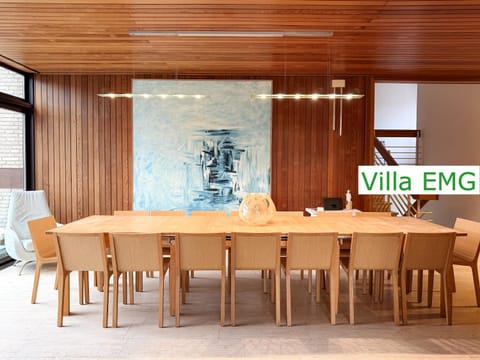 Decorative detail, Seating area, Dining area, Dinner