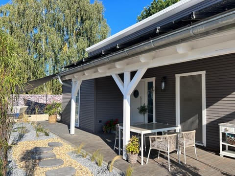 Property building, Garden, Garden, Balcony/Terrace