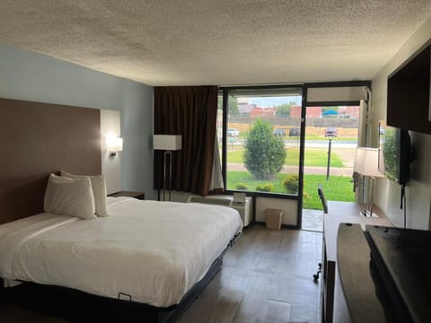 Bed, TV and multimedia