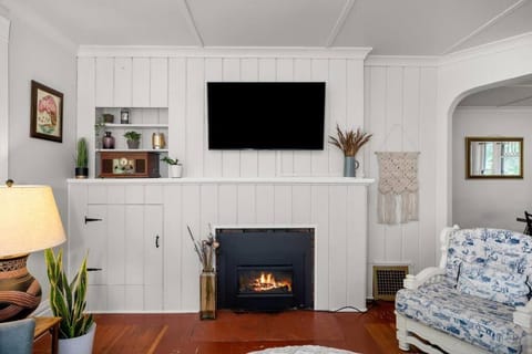 2BR 1BA Small Town Feel Pets Allowed House in Spokane