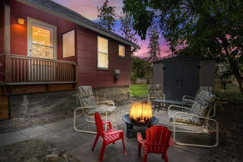 2BR 1BA Small Town Feel Pets Allowed House in Spokane