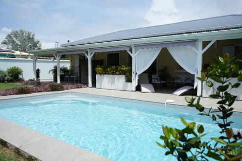 Property building, Patio, Day, Garden, Garden view, Pool view, Swimming pool, sunbed