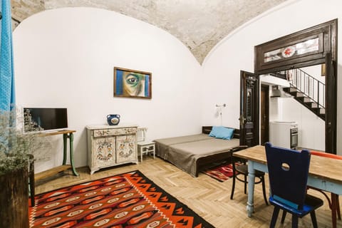 Bed, TV and multimedia, Living room, Dining area