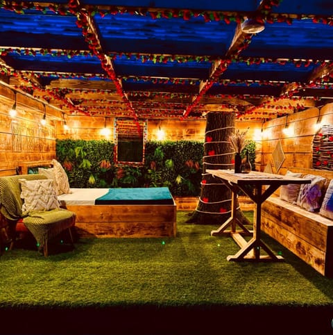 Sherwood Castle by Liv Retreats Campground/ 
RV Resort in Newark and Sherwood District