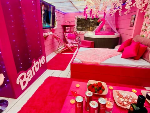 Sherwood Castle by Liv Retreats Campground/ 
RV Resort in Newark and Sherwood District