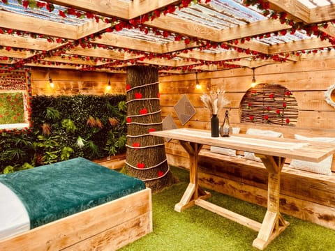 Sherwood Castle by Liv Retreats Campground/ 
RV Resort in Newark and Sherwood District