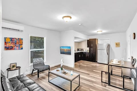 Hallandale Mins From Beach & Aventura Mall Hn01 House in Hallandale Beach