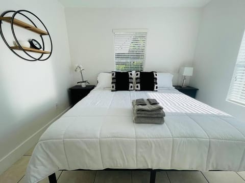 Coral Gables Home with POOL Near Airport. King beds House in Coral Gables