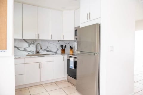 Coral Gables Home with POOL Near Airport. King beds House in Coral Gables