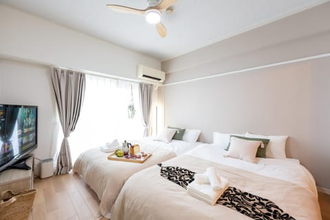 Communal lounge/ TV room, Bed, TV and multimedia, Photo of the whole room, Evening entertainment, Bedroom, fireplace