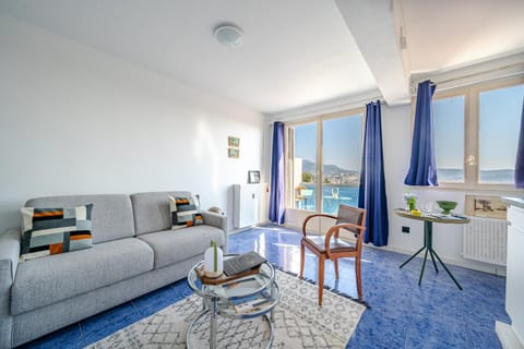 Living room, Dining area, Sea view