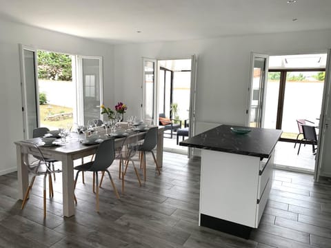 Dining area, kitchen