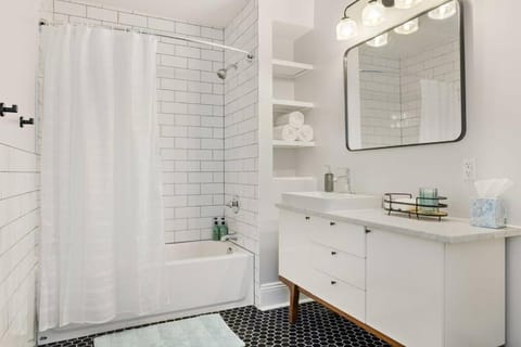 Shower, Bathroom, Bath, towels